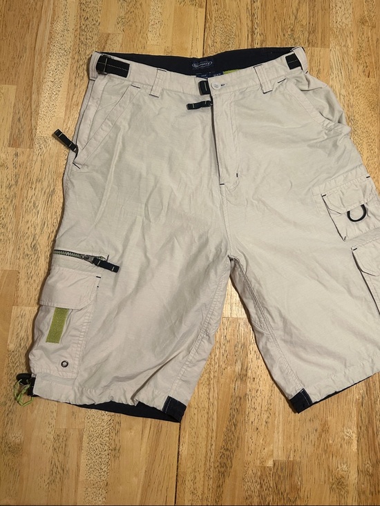 Sideout Pants - Light Gray Outdoor Cargo Pants with Green Accentso